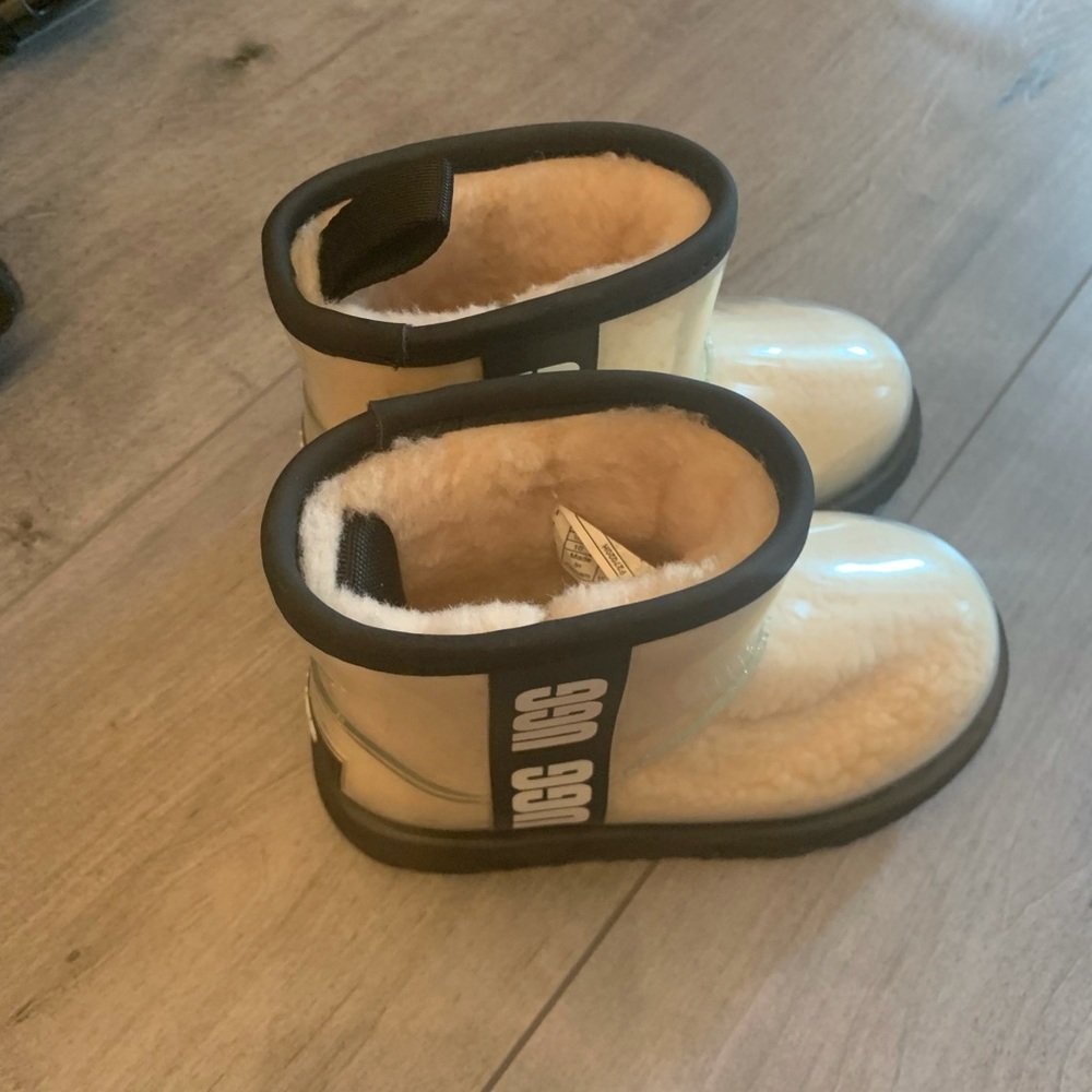 Kids uggs size 10